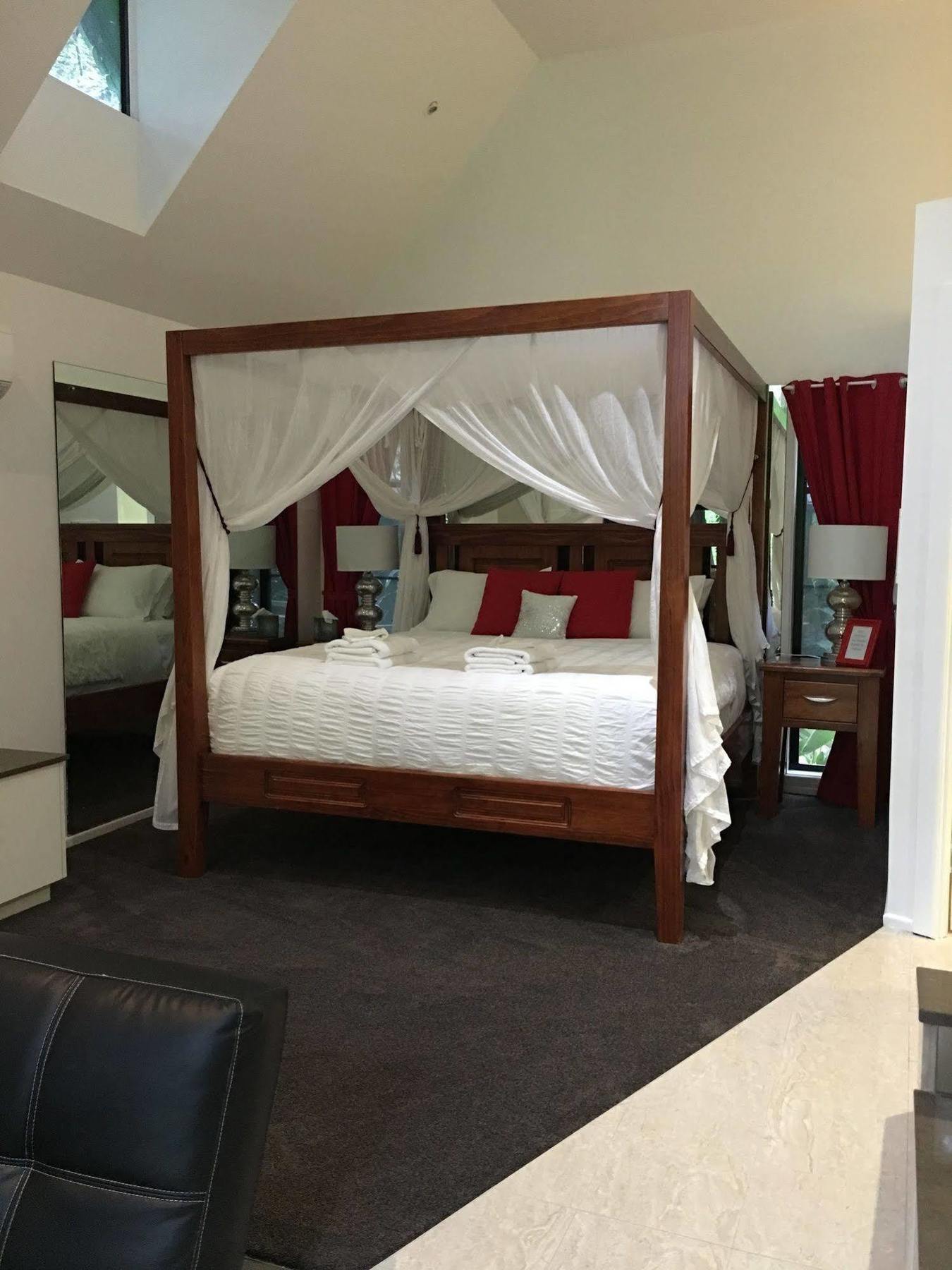 Chalet On Gallery Walk - King Bed, Spa, Fireplace, Wifi & Netflix, Linger A While Mount Tamborine Exterior foto